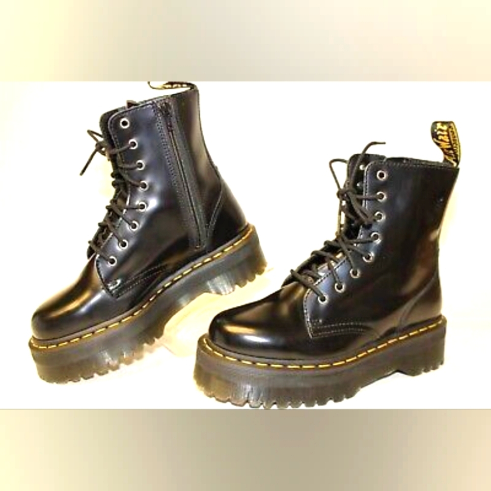 NEW Dr. Martens Jadon Smooth Leather Platform Black Combat Men 7 or Women 8